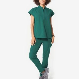 Figs Hunter Green scrub set